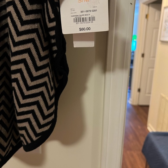 Liz Claiborne Ladies Cape - Picture 6 of 6